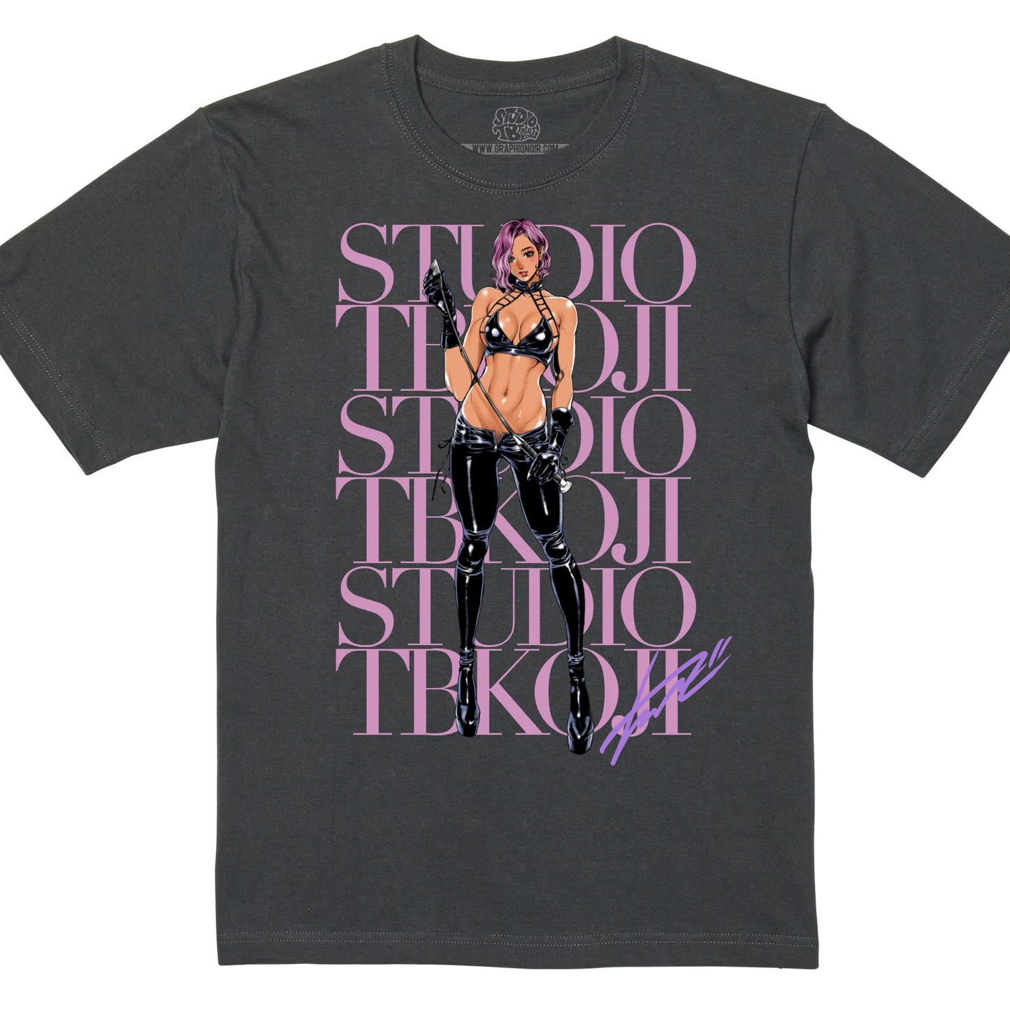 【プレオーダー限定商品】StudioTB: Dominatrix – Dark Honey / Koji Tabe Limited Signature Edition – 6.2oz Premium T