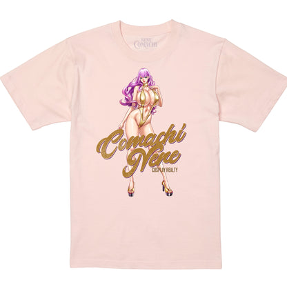 小町ねね × たべ・こーじ - COSPLAY REALTY Illustration - 6.2oz Premium T ベビーピンク