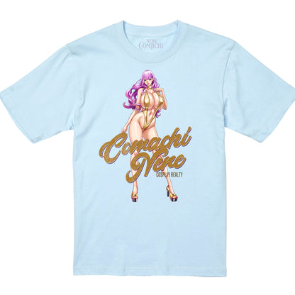 小町ねね × たべ・こーじ - COSPLAY REALTY Illustration - 6.2oz Premium T ベビーブルー